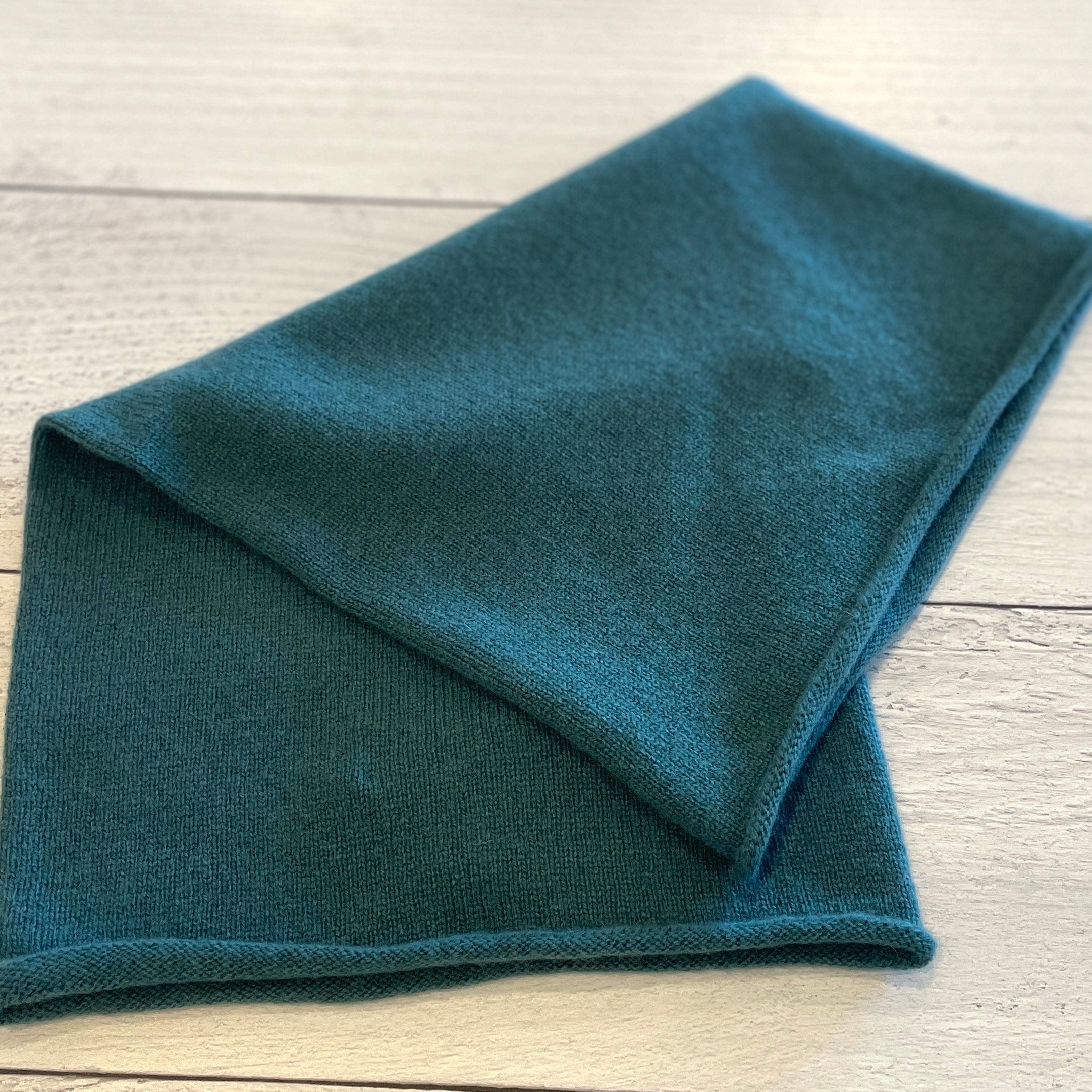 Cashmere Featherweight Snood - Solid - PORCH