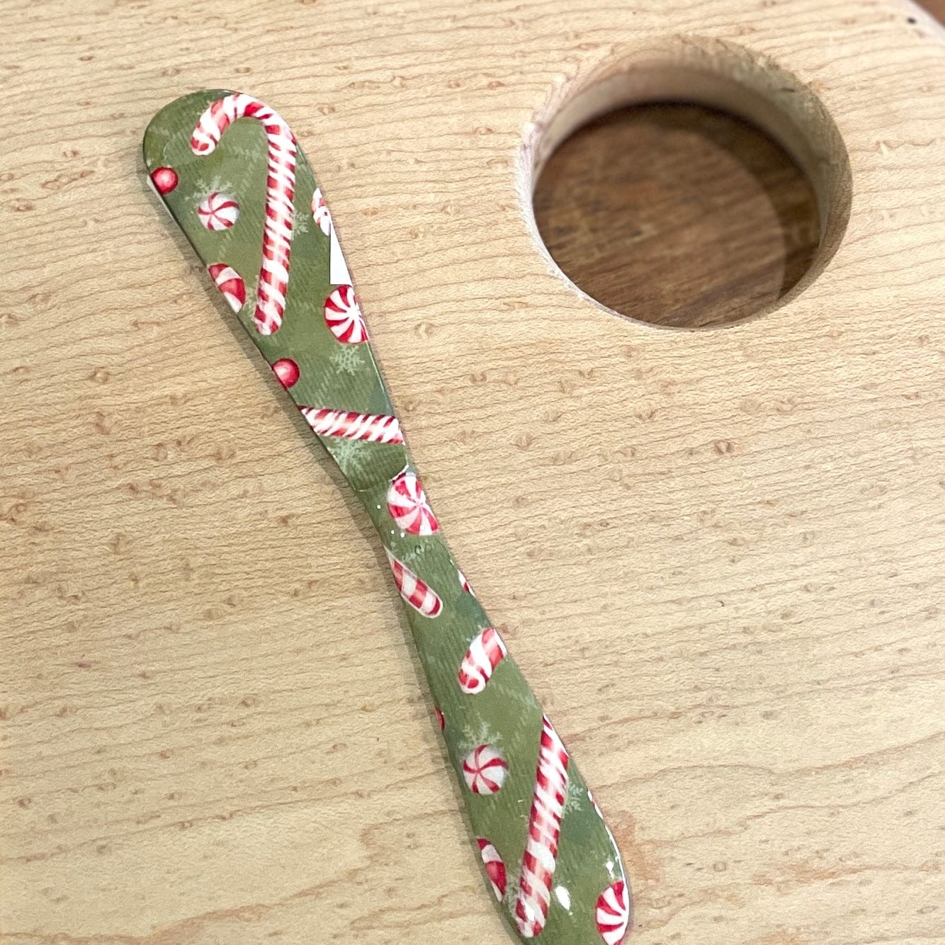 Peppermint Enameled Holiday Cheese Spreader - PORCH